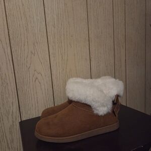 Fur-Lined Boots with Bows